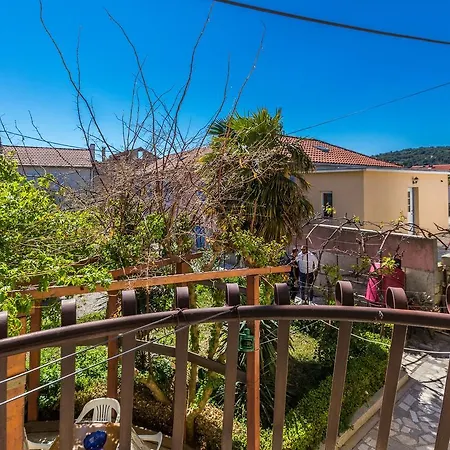 Jelicic Near Sea بيت ضيافة 3*