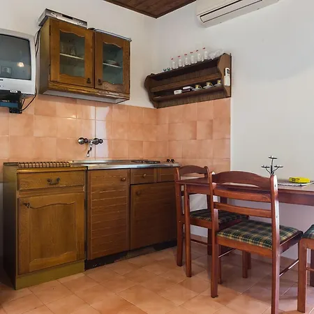 بيت ضيافة Jelicic Near Sea 3*