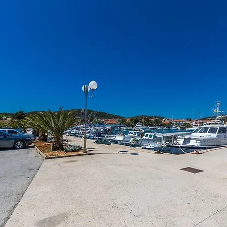 Jelicic Near Sea بيت ضيافة