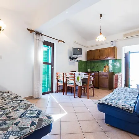 بيت ضيافة Jelicic Near Sea 3*