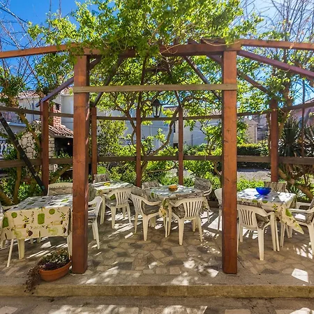 Guest house Jelicic Near Sea